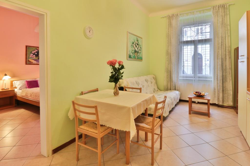 Apartment Na Kozacce 6 Prag Zimmer foto